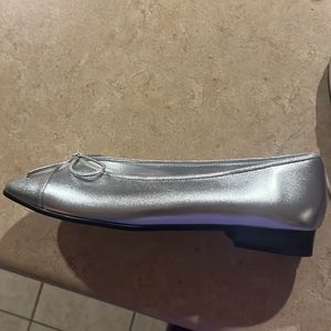 Metallic flats